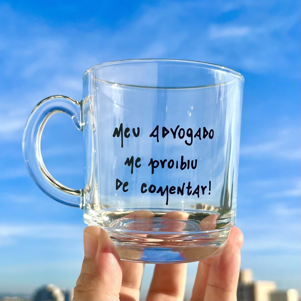 Caneca de chá "Meu advogado me proibiu de comentar"