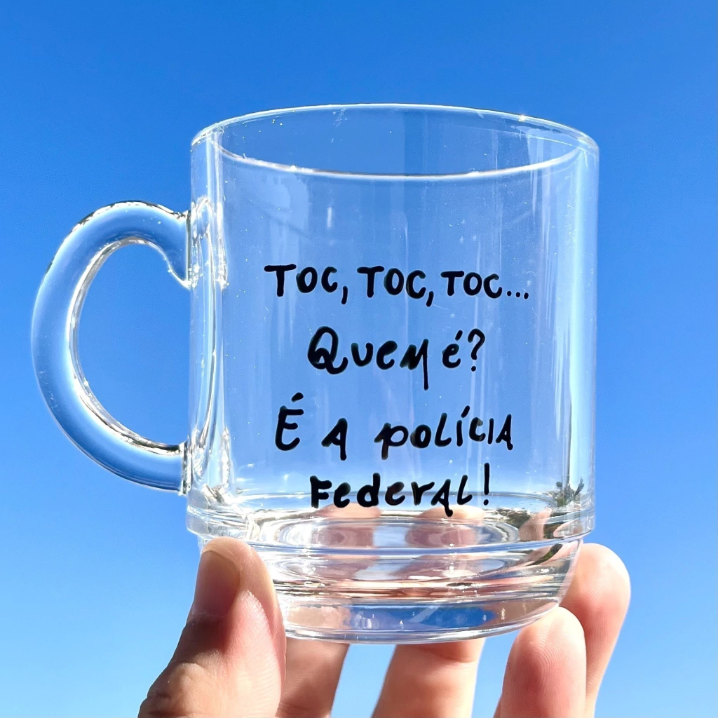 Caneca de chá "Toc Toc Toc"