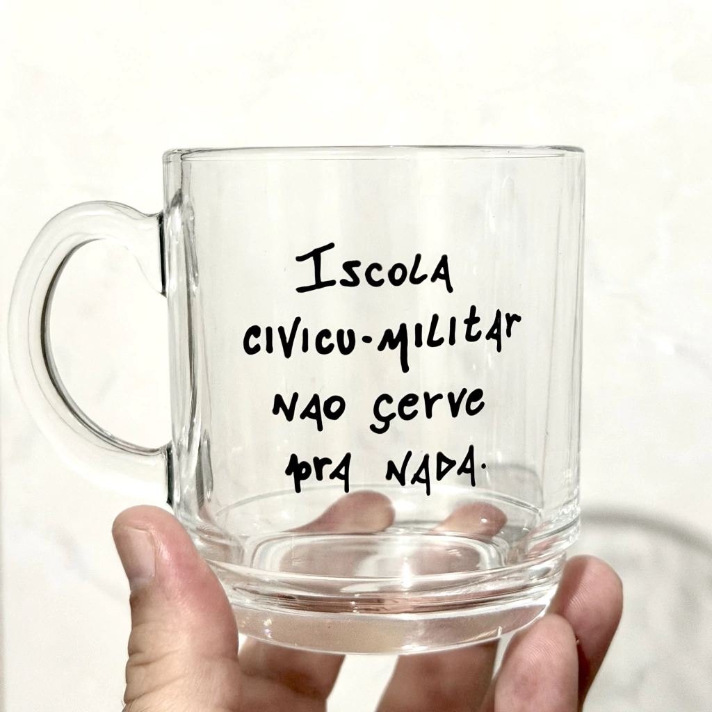 Caneca de chá "Iscola civicu-militar"