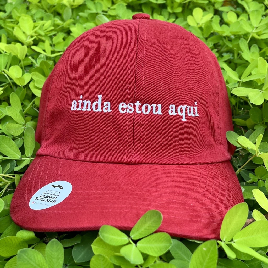 Boné "Ainda Estou Aqui"