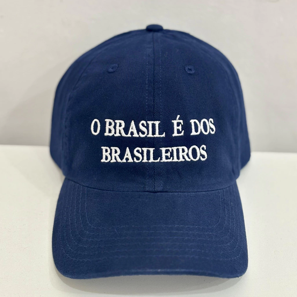 Boné "O Brasil é dos brasileiros" (azul marinho)