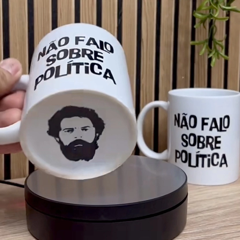 Caneca "Não falo sobre política" (330ml)