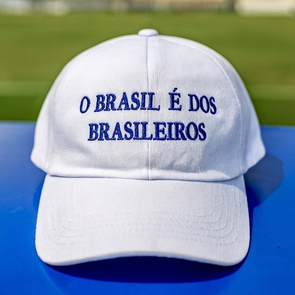 Boné "O Brasil é dos brasileiros" (branco)