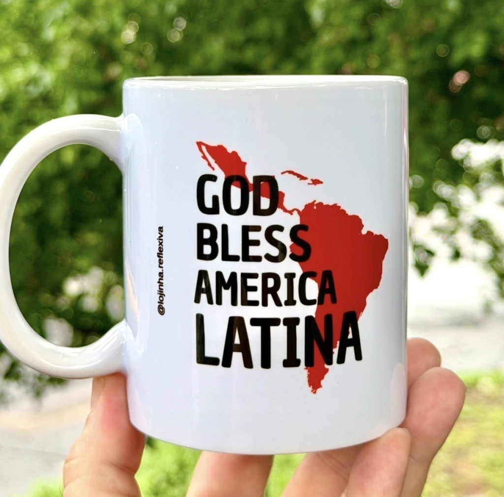 Caneca "God bless America Latina" (330ml)