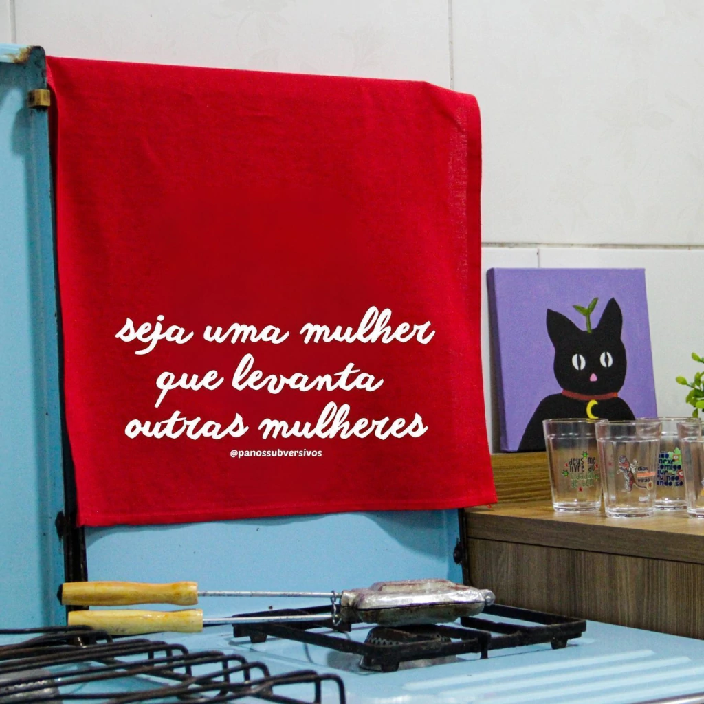 Pano COLORS - MULHER QUE LEVANTA OUTRAS