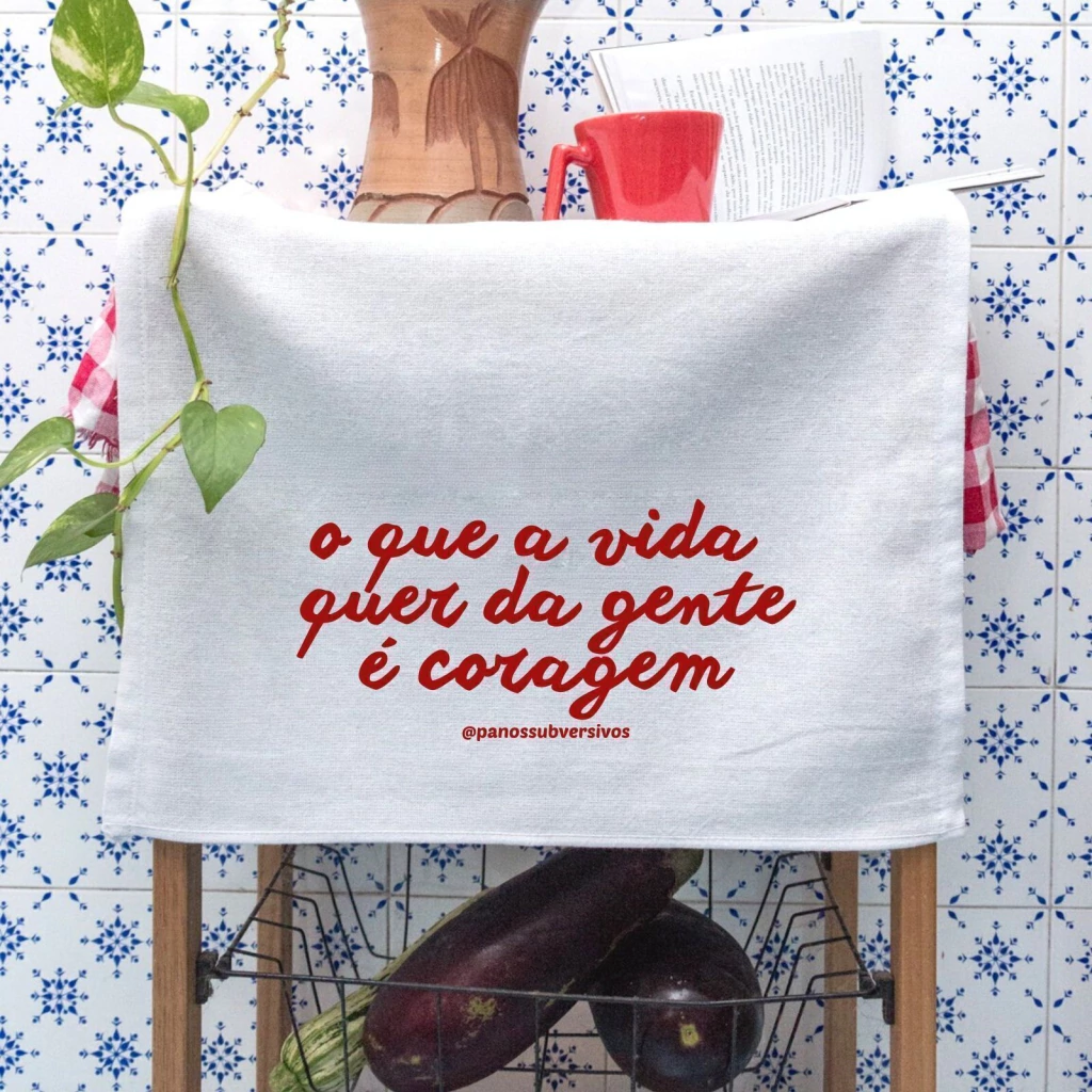 Pano CLEAN - O QUE A VIDA QUER É CORAGEM