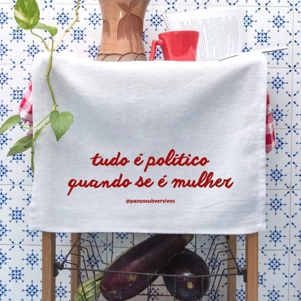 Pano CLEAN - TUDO É POLÍTICO
