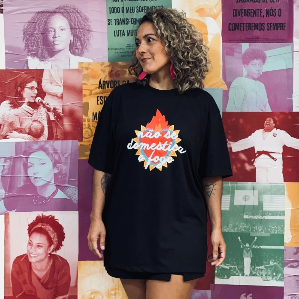 CAMISETA - NÃO SE DOMESTICA O FOGO