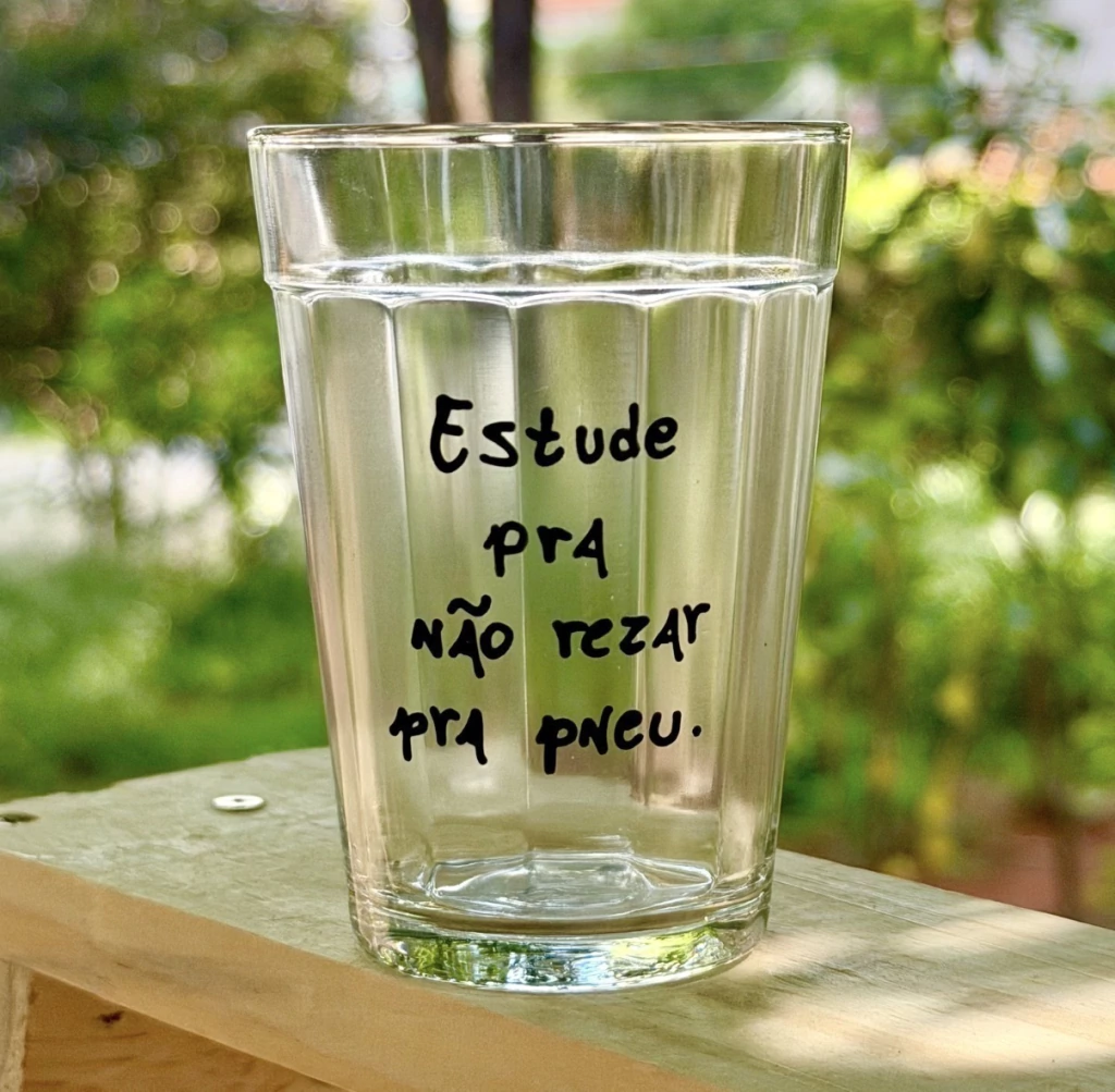 Copo Lagoinha "Estude pra não rezar pra pneu"