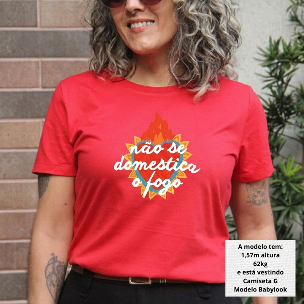 CAMISETA BABY LOOK - NÃO SE DOMESTICA O FOGO